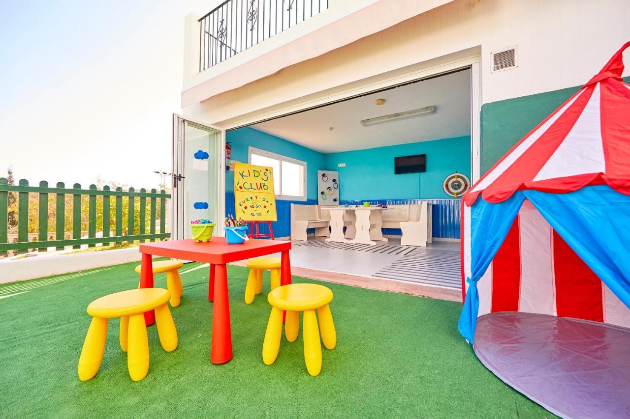 Aparthotel Holiday Center Санта Понса Екстериор снимка