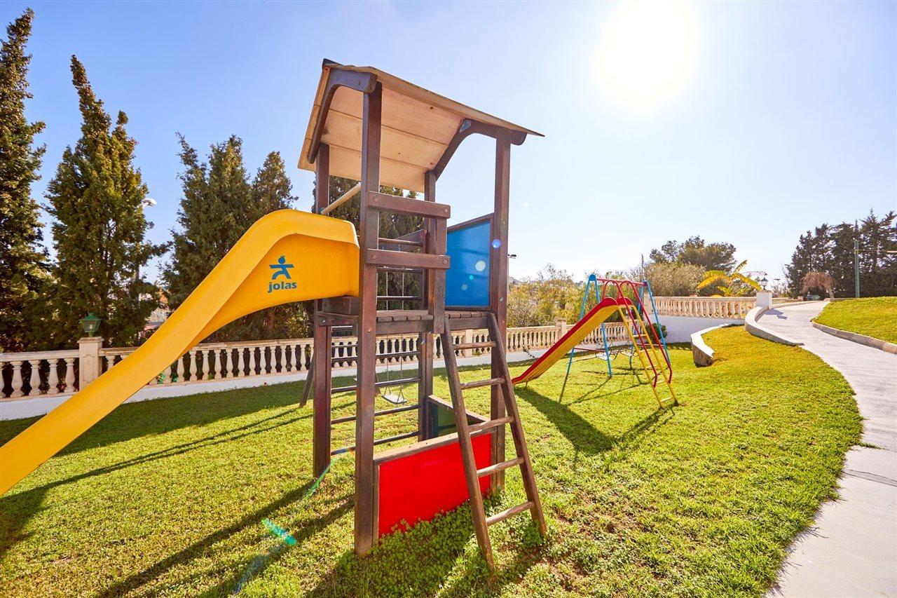 Aparthotel Holiday Center Санта Понса Екстериор снимка