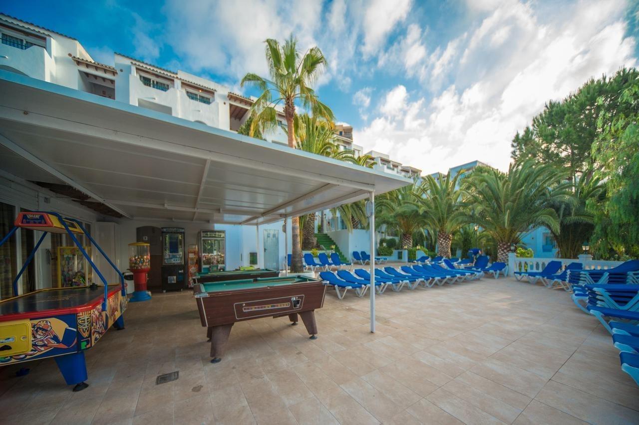 Aparthotel Holiday Center Санта Понса Екстериор снимка