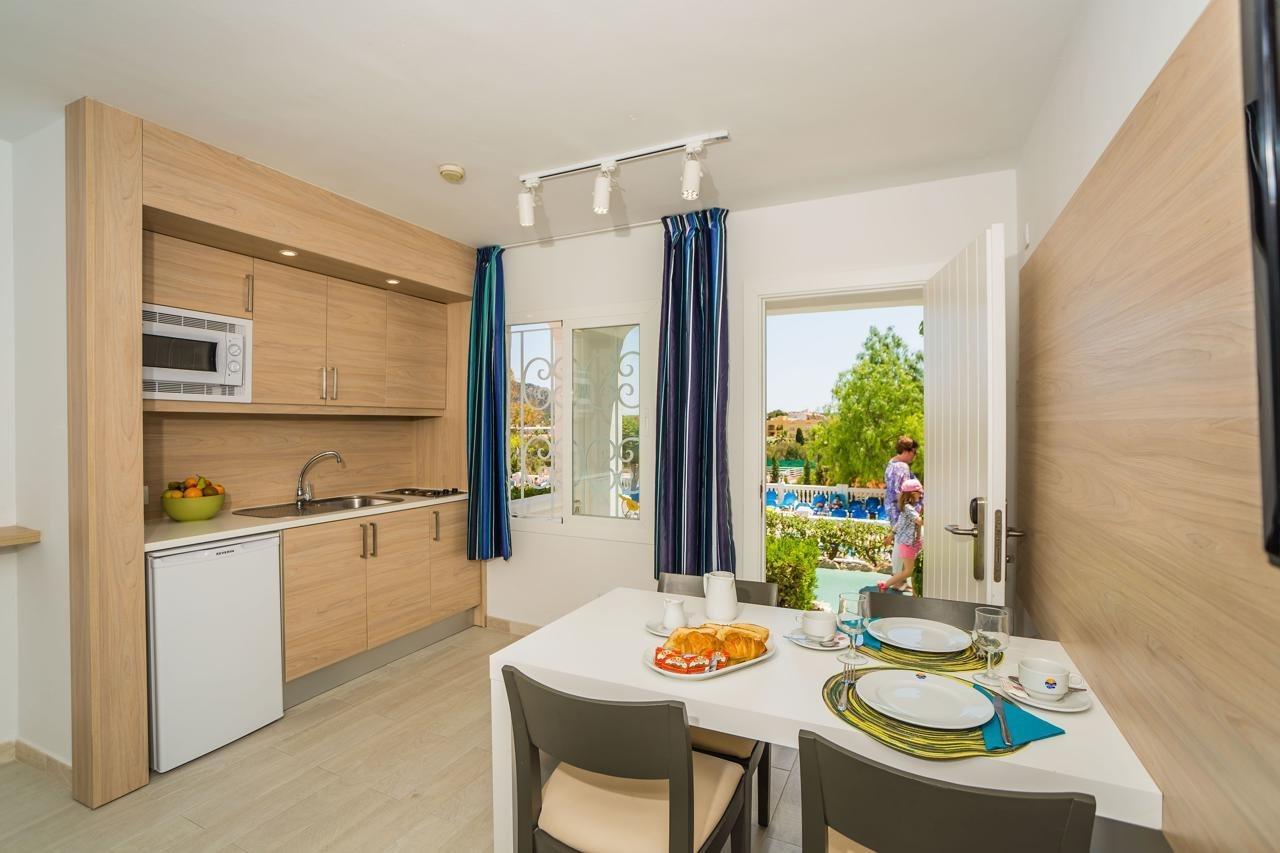 Aparthotel Holiday Center Санта Понса Екстериор снимка