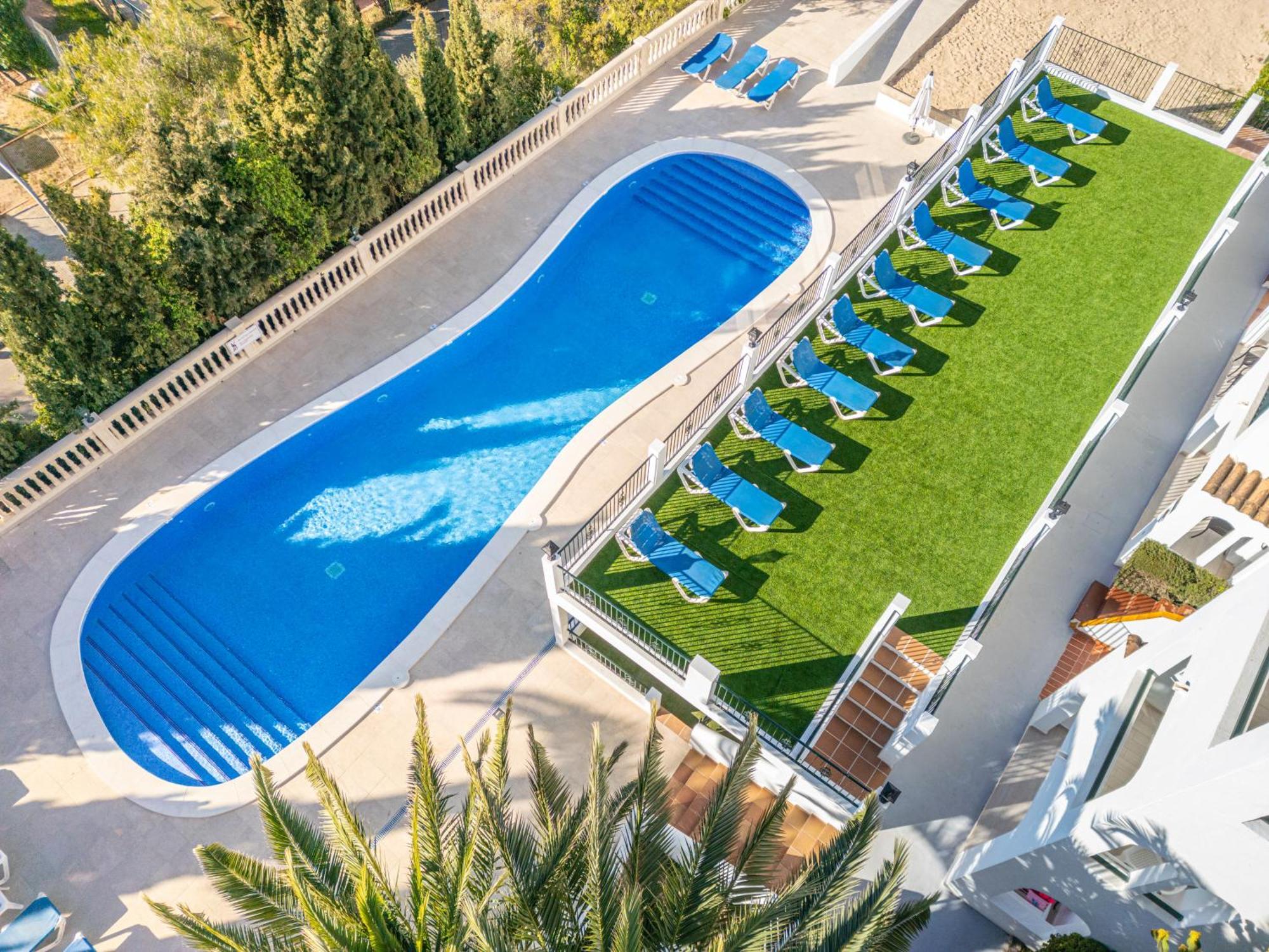 Aparthotel Holiday Center Санта Понса Екстериор снимка