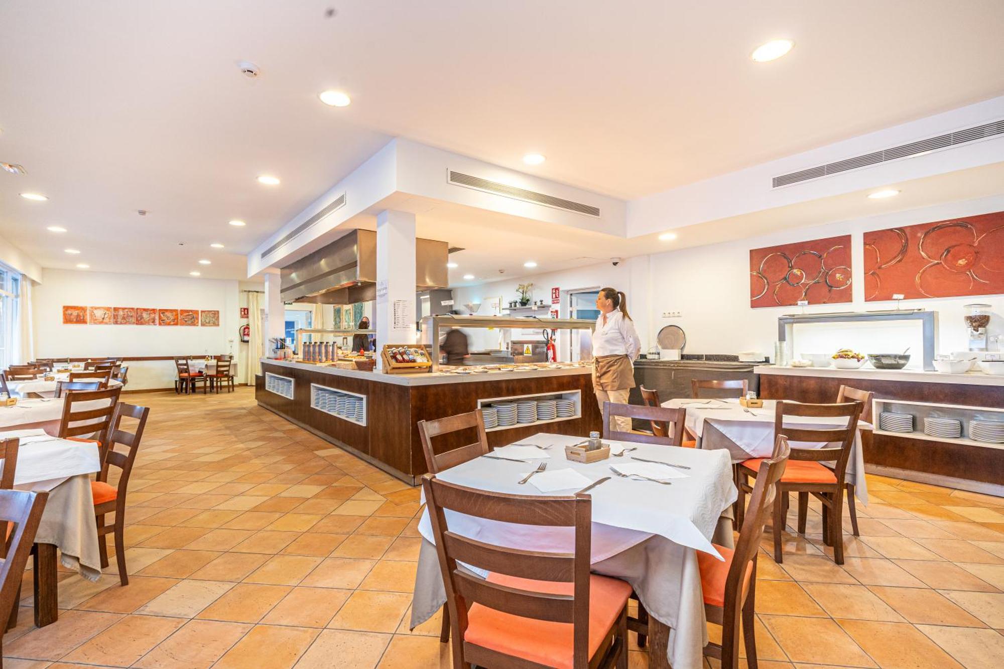 Aparthotel Holiday Center Санта Понса Екстериор снимка