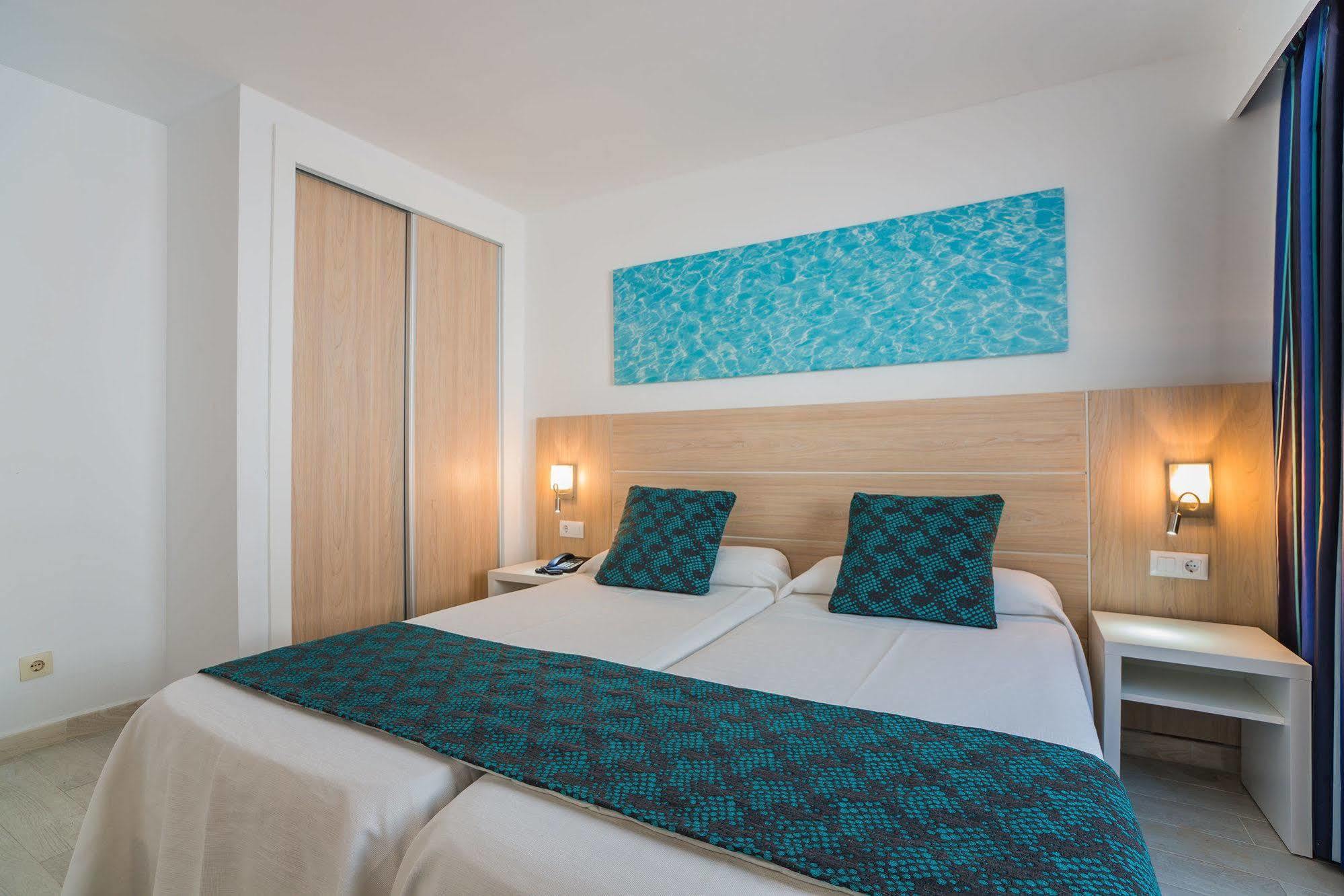 Aparthotel Holiday Center Санта Понса Екстериор снимка