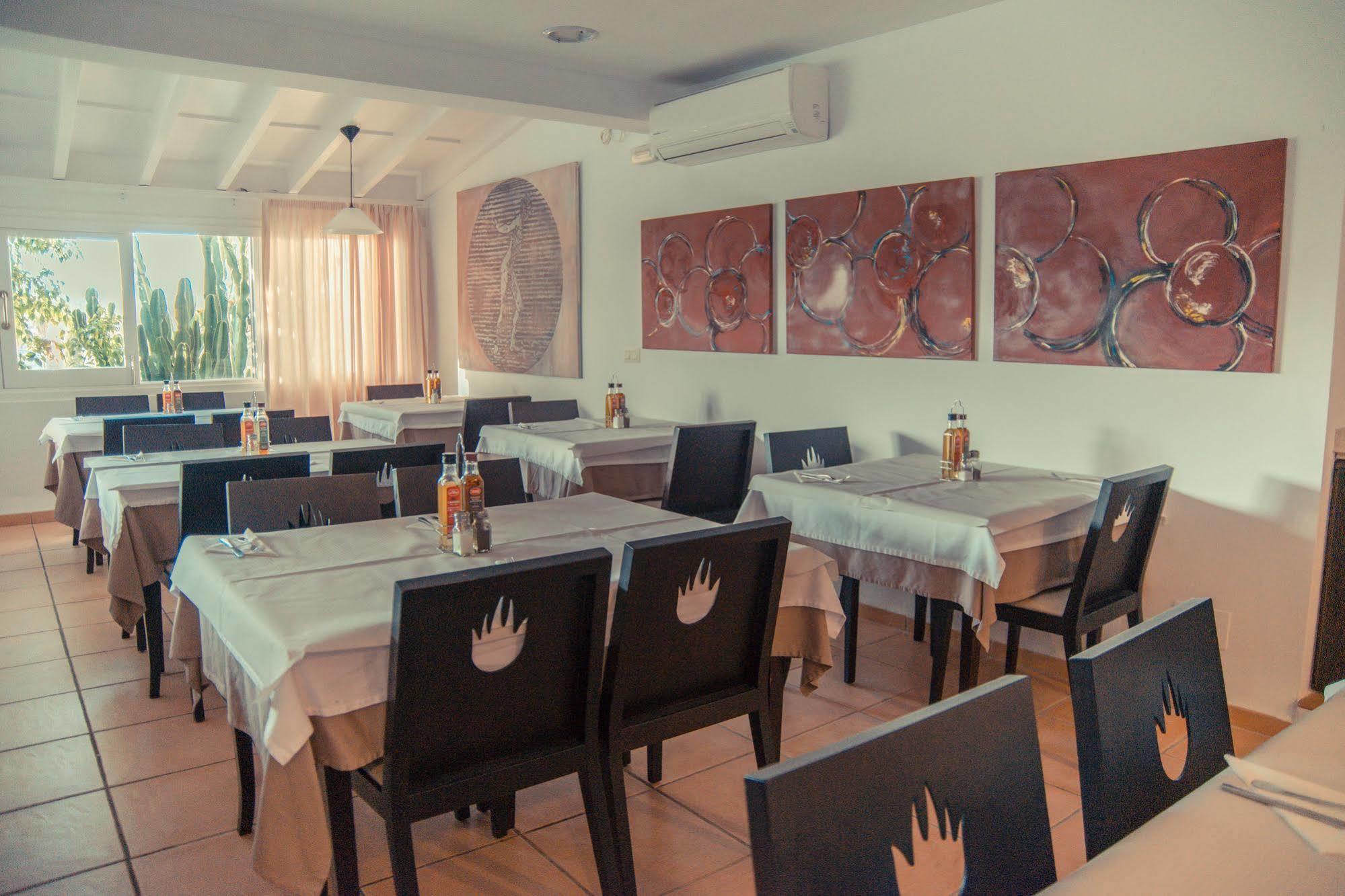 Aparthotel Holiday Center Санта Понса Екстериор снимка